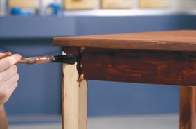 How to stain a table